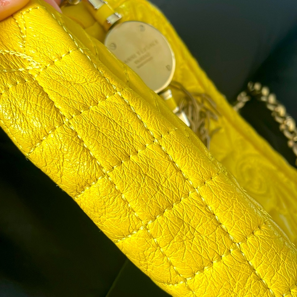 Versace - Picture 4 of 5